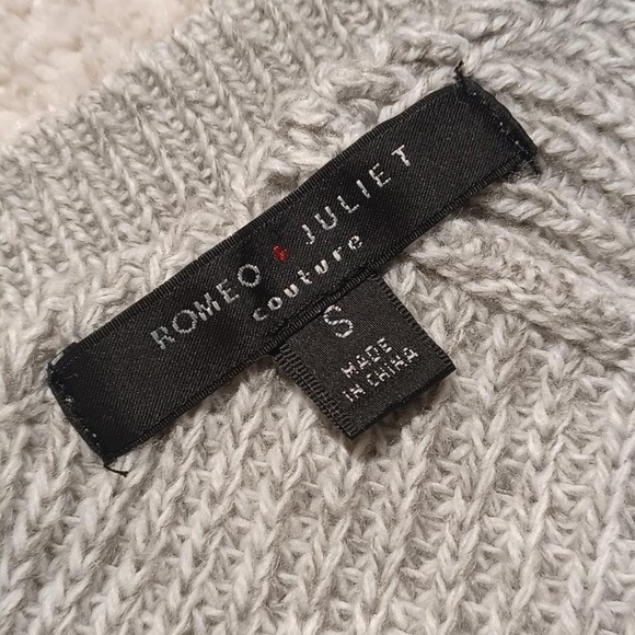 ROMEO & JULIET COUTURE Grey Ribbed Batwing Pullover Sweater - Picture 5 of 5